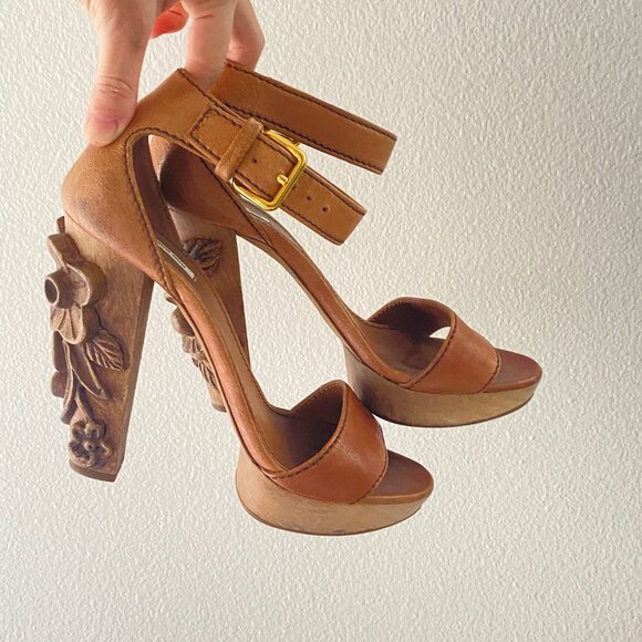 Miu Miu Vintage Camel Tan Floral Carved Wood Heel Platform Sandals – Size IT 38 - Picture 4 of 16